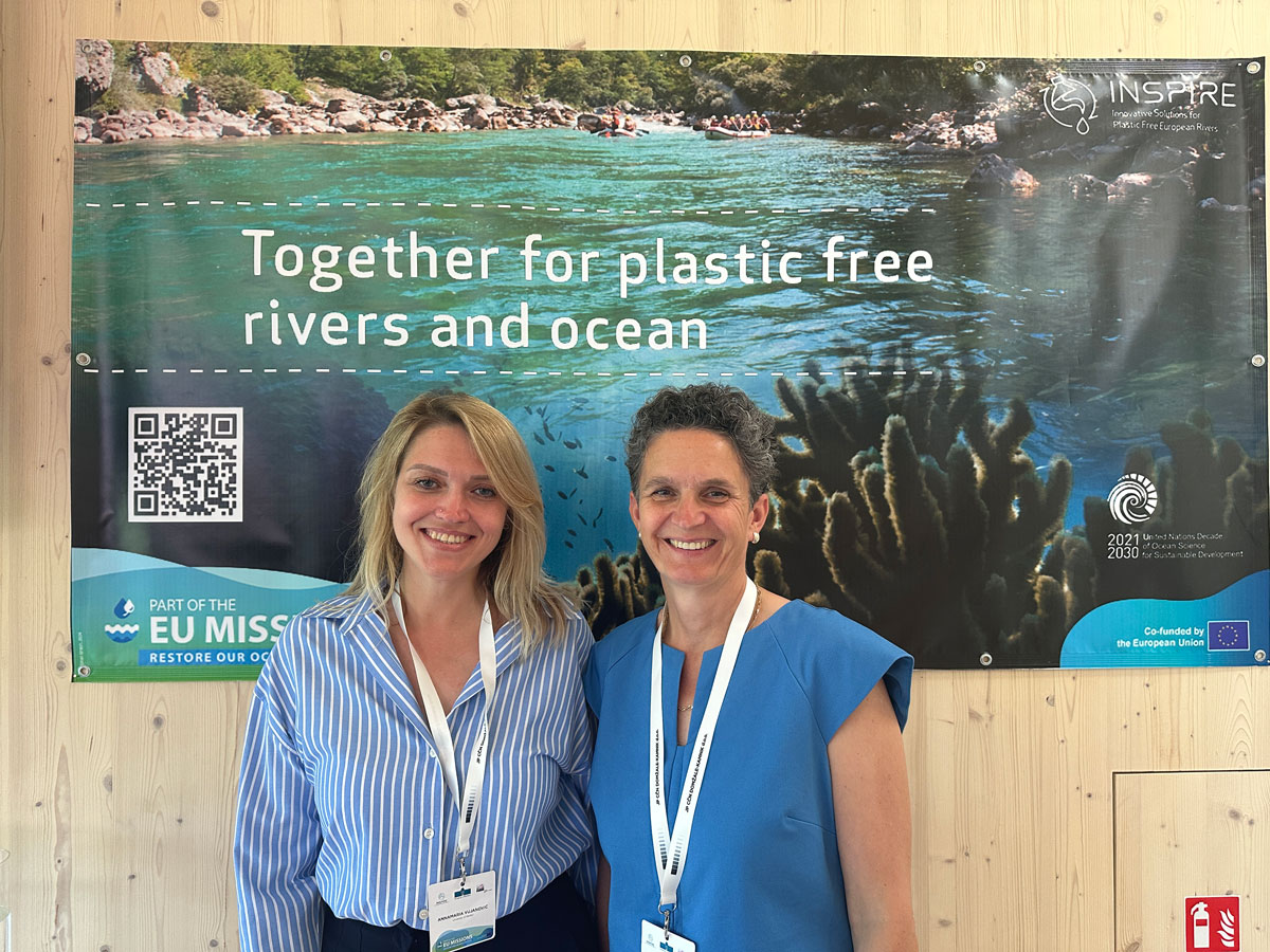 Slika 4: Udeležence sta uvodoma nagovorili Annamaria Vujanović iz Univerze v Mariboru (na levi) in Marjetka Levstek, direktorica JP CČN Domžale-Kamnik. 